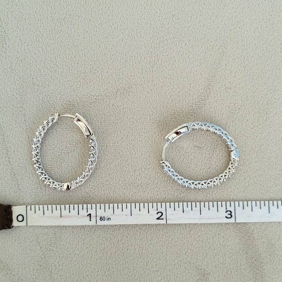 Kenneth Jay Lane Earrings - Picture 3 of 9